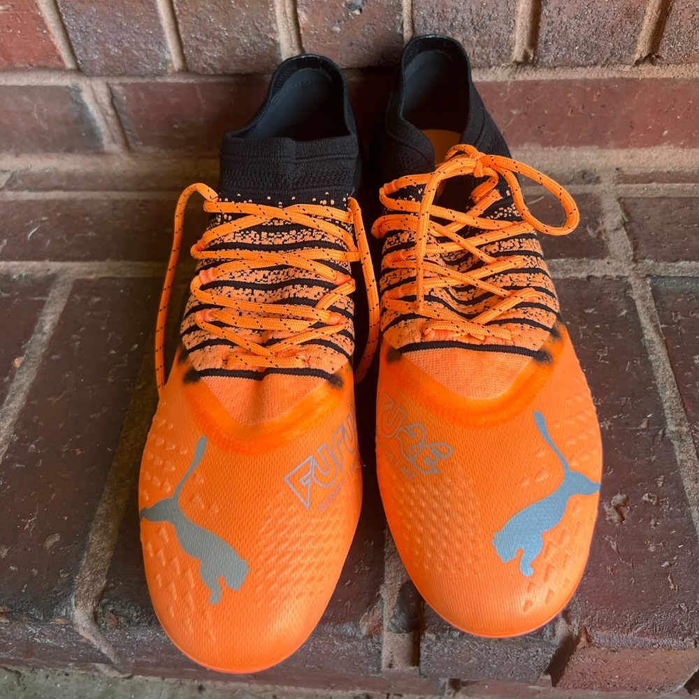 Puma soccer cleats- New!